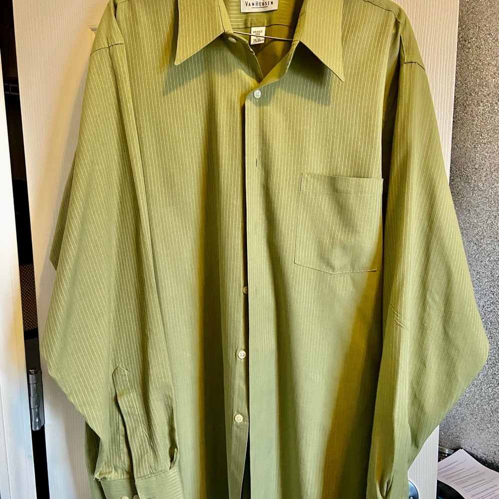 VanHeusen men’s dress shirt